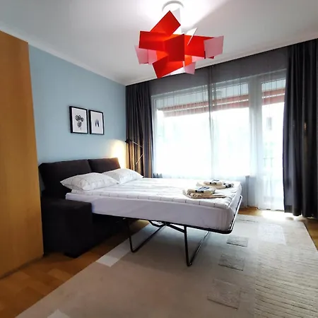 Park Located Free Parking Apartment