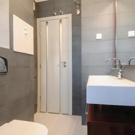 Apartment Park Located Free Parking