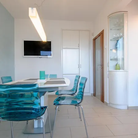 Park Located Free Parking Apartment *
