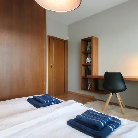 Park Located Free Parking Apartment *