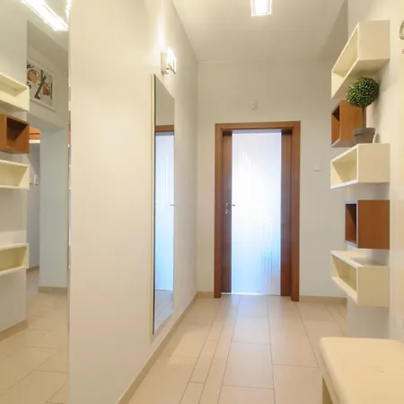 Park Located Free Parking Apartment