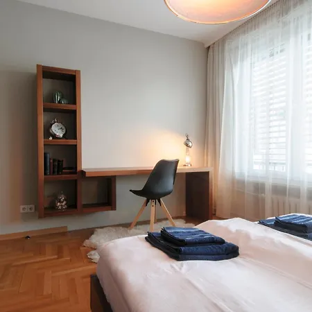 Apartment Park Located Free Parking